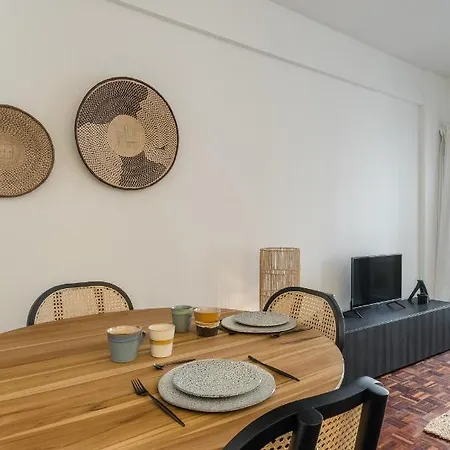 Casa Boma - Design & Spacious With Balcony - Alvalade Ii Apartment *